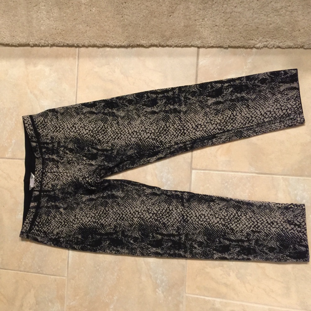 Hard tail snakeskin leggings